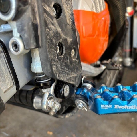 CLEAN SPEED BREMBO REAR BRAKE RETURN SPRING UPGRADE_INSTALLED